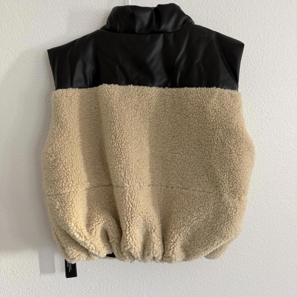 NWT Sherpa Vegan Leather Reversible Puffer Vest size s Teddy Cozy Winter - Picture 4 of 6